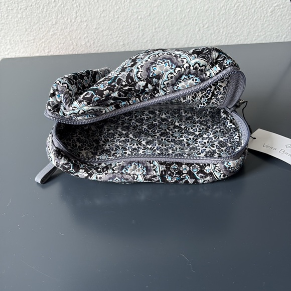 New With Tags Vera Bradley Iconic Medium Cosmetic in Charcoal Medallion - Picture 3 of 3